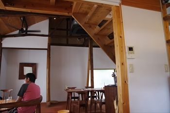鎌倉長谷にあるカフェ「カフェルセット鎌倉」の店内