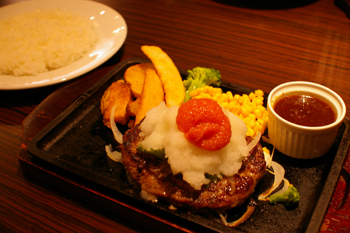 横浜ワールドポーターズのステーキハウスのハンバーグ1