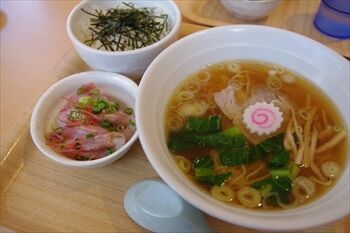 南部市場にある定食屋「花板食堂 イシカワ」のランチ