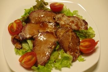 横浜桜木町にある肉のお惣菜屋さん「尾島商店」の焼豚
