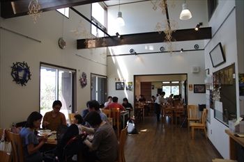 横浜市泉区にある「小麦畑の石窯食堂 Far niente」の店内