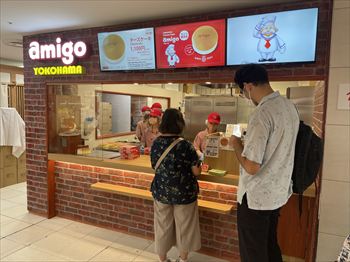 横浜にあるチーズケーキ専門店「アミーゴ」の店頭