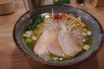 横浜和田町にあるラーメン店「自家製麺250」のラーメン