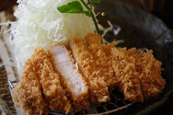 新横浜にあるとんかつ屋さん「かつくら」のロースかつ膳