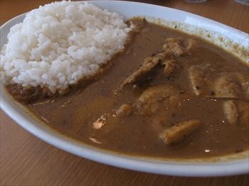 横浜にあるカレー専門店「カリフェ」のインド風チキンカレー