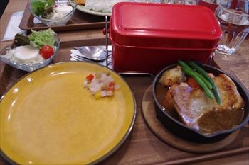 横浜元町にあるスープカレー専門店「アルペンジロー」のカレー