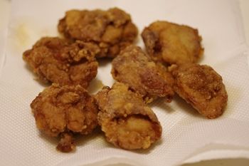 横浜白楽にある唐揚げ専門店「えぞや」の唐揚げ