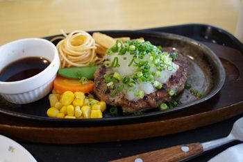 イトーヨーカドーららぽーと横浜店のフードコートのハンバーグ