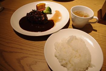 横浜にあるダイニングバー「ビヤハウス森卯」のランチ