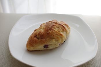 神奈川県久里浜にあるおいしいパン屋「zacro」のパン
