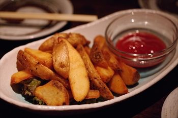 横浜綱島にある焼き鳥屋「COCORO(心)」のポテト