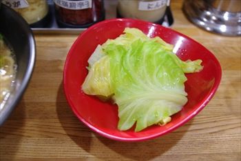 横浜にある家家ラーメンのお店「せんだい」のキャベツ