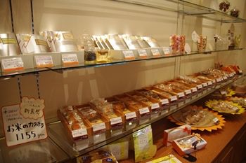 横浜センター南のケーキショップ「ラ ヴィ ドゥース」の店内