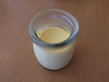 横浜にあるカレー専門店「カリフェ」のなめらかプリン