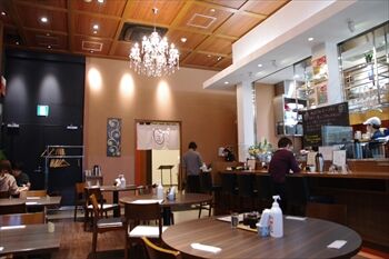 横浜みなとみらいにある定食屋「手しおごはん玄」の店内