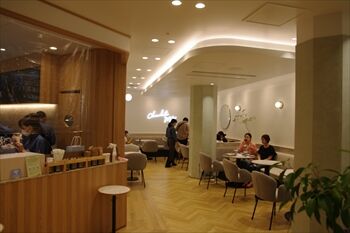 横浜みなとみらいにあるゴディバカフェの店内