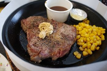 イトーヨーカドーららぽーと横浜店のフードコートのステーキ