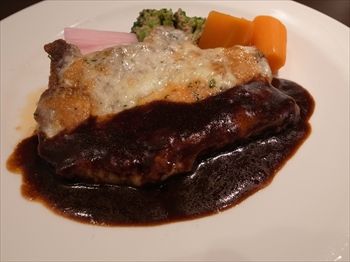 横浜日本大通りにある洋食店「洋食のtaku」のランチ