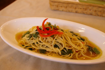 横浜桜木町の「驛(うまや)の食卓」のパスタ