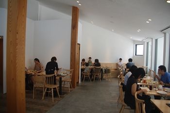 横浜元町・中華街にある「パンケーキ・リストランテ」の店内