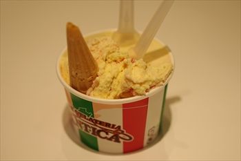 横浜センター北の「アンティカジェラテリアバール」のアイス