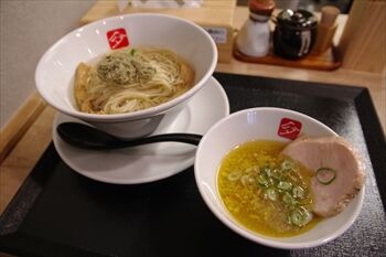 横浜大口にあるつけ麺専門店「KITCHEN TAKANO」のつけ麺