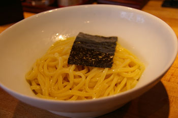 横浜西口のラーメン店「博多 一風堂」のつけ麺