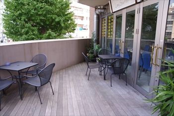 横浜元町・中華街のカフェ「レイジー スターフィッシュ」のテラス