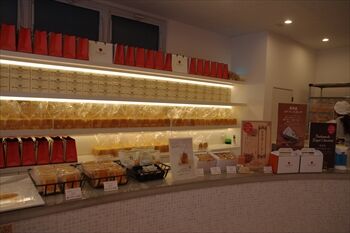 横浜馬車道にある食パン専門店「馬車道グラヌーズ」の店内