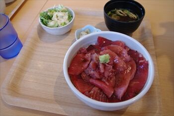 南部市場にある定食屋「花板食堂 イシカワ」のランチ