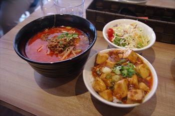 横浜桜木町にある中華料理店「重慶茶樓」のランチ