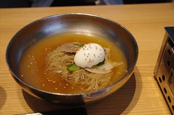 横浜みなとみらいにある焼肉店「KollaBo(コラボ)」の冷麺
