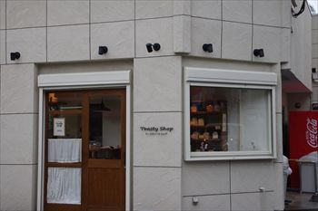 横浜大倉山にあるパン屋「トースティーショップ」の外観