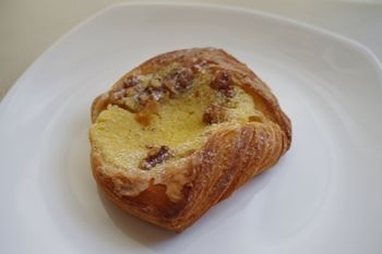 横浜大倉山にあるパン屋さん「パンデモモ」のパン