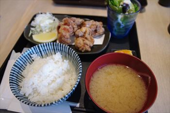 横浜桜木町にある定食屋「TSUBAKI食堂」のランチ