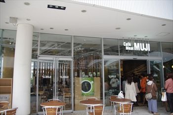 横浜ベイクオーターにあるカフェ「Cafe&Meal MUJI」の外観