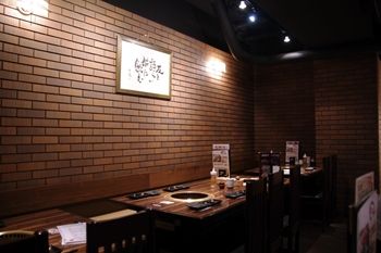 横浜元町にある焼肉屋さん「食彩和牛 しげ吉」の店内