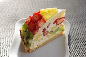 横浜にあるフルーツケーキ専門店「フルーツピークス」のタルト