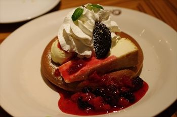 新横浜にあるカフェ「モクオラディキシーダイナー」のパンケーキ