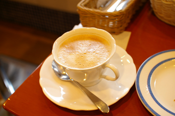 横浜金沢区のパン屋「ブレドール」のカフェラテ