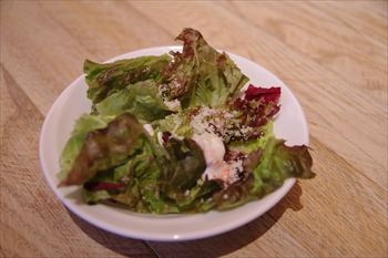 横浜にある北海道イタリアン「Frutti di Mare 横浜」のサラダ