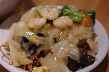 横浜センター南にある「ウミガメ食堂」の海老焼きソバ