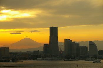 横浜みなとみらいと富士山1
