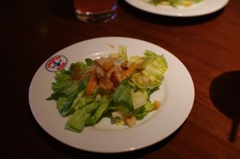 横浜ランドマークプラザのレストラン「JO’S BAR」のサラダ