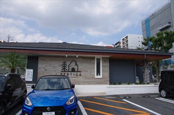 横浜センター北にある「イタリアン リゾート ペルティカ」の外観