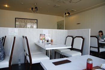 新高島にある中華料理店「中国美食 唐苑酒楼」の店内