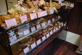 横浜磯子にあるパン屋さん「Franc+Blanc(フランブラン)」の店内