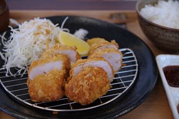 横浜石川町にあるとんかつ屋「とんかつGEN」のランチ