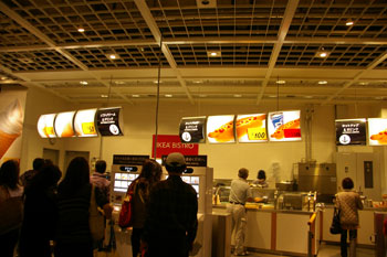横浜港北IKEAの激安ホットドッグ売り場