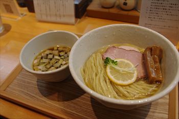 �����ḫ�ˤ���顼���Ź��Hamano Comugi�פΤĤ���